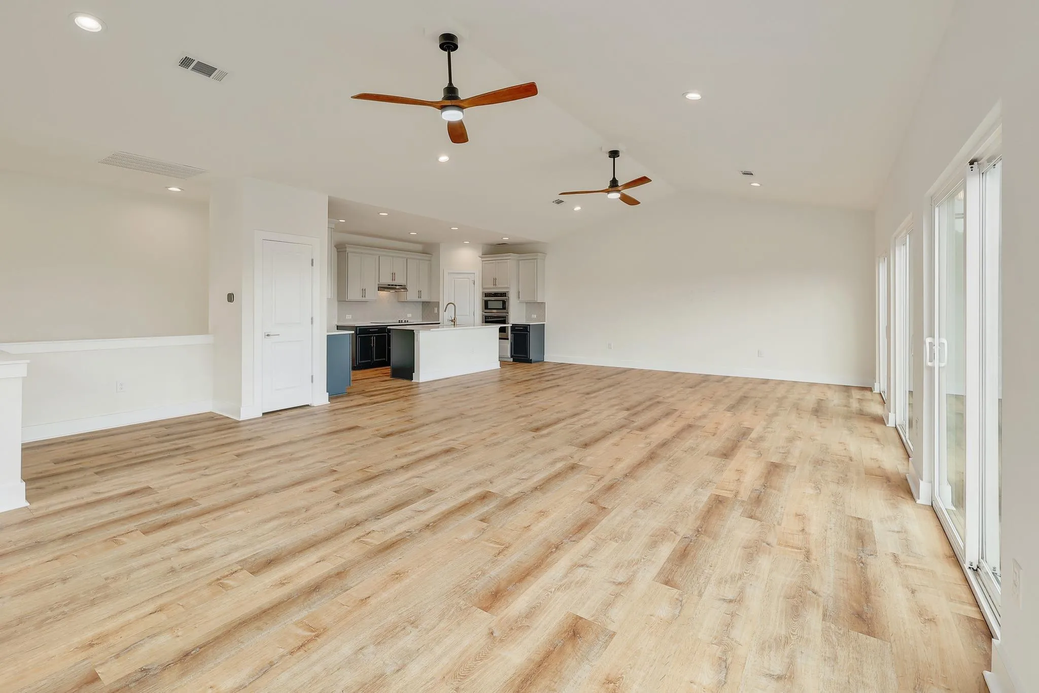 Photo 5 of 18716 W LAKEVIEW DR