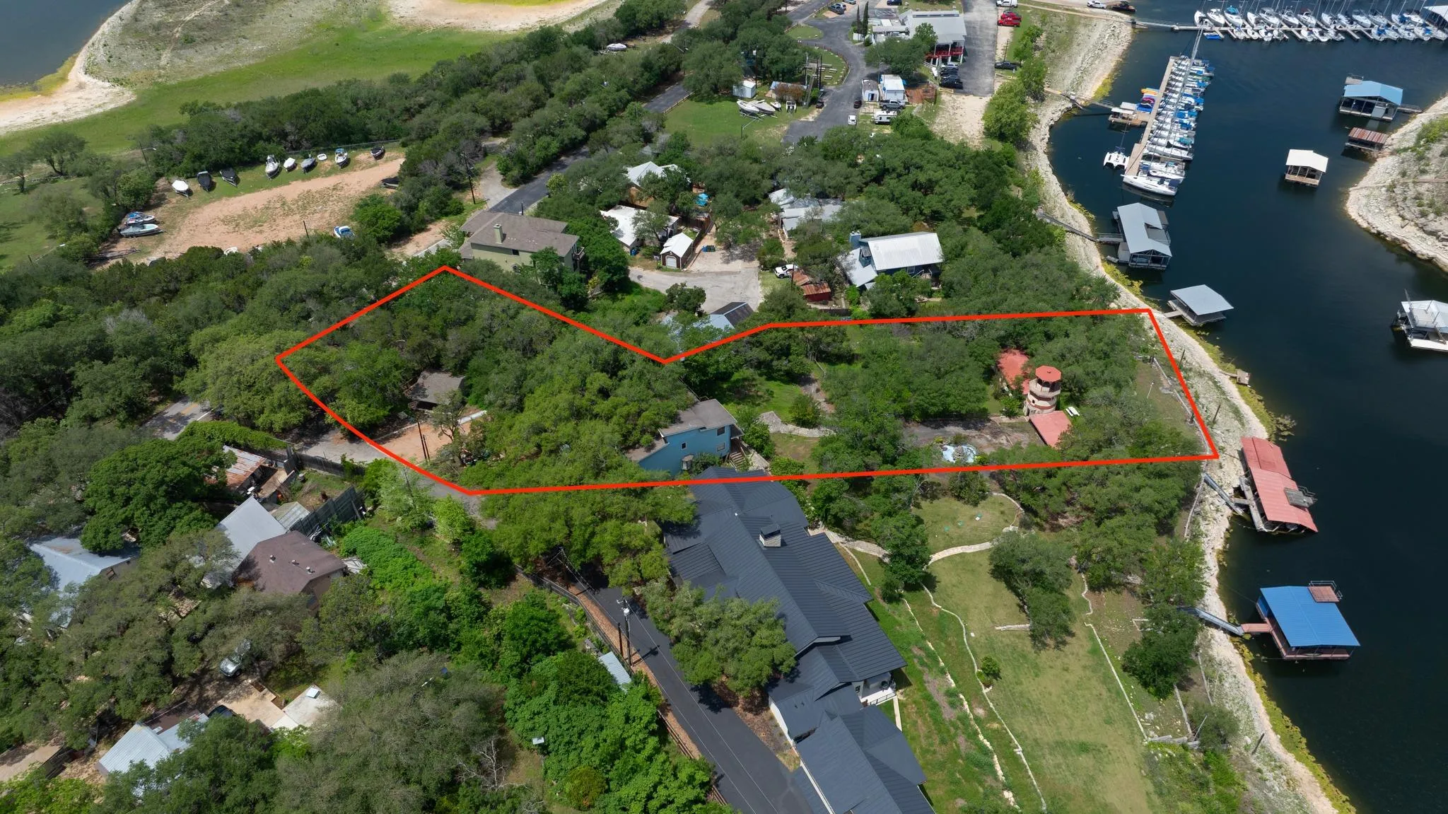 Photo 2 of 1004 LINSCOMB DR