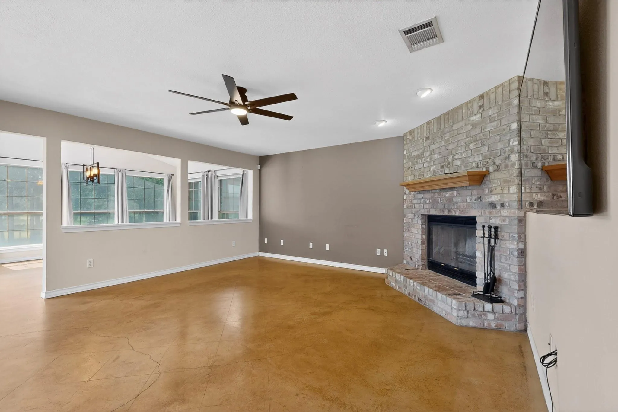 Photo 5 of 311 OAK FOREST CV