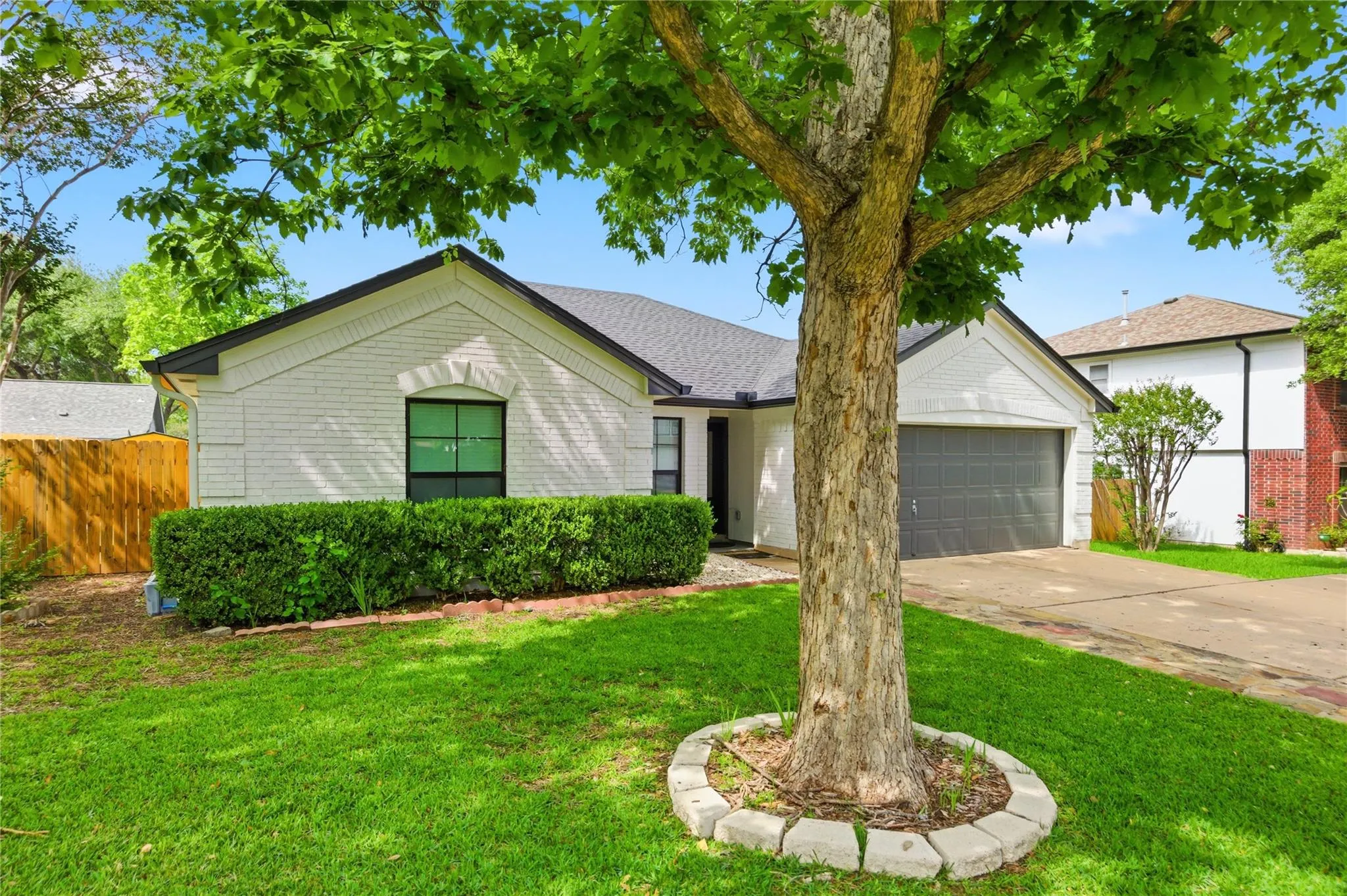 Photo 3 of 1614 LANTANA DR