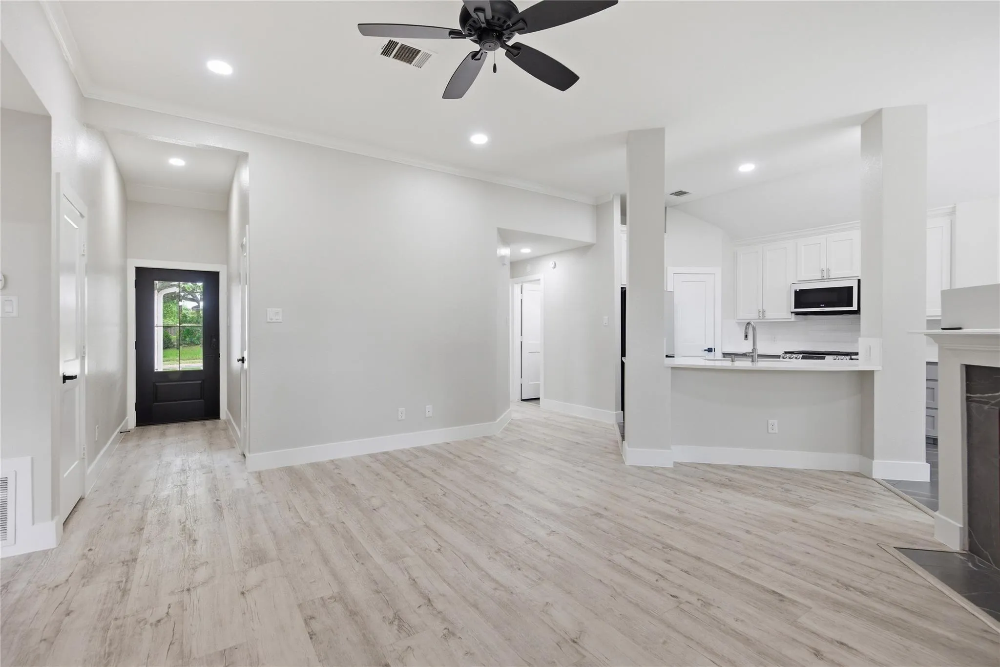 Photo 4 of 1614 LANTANA DR