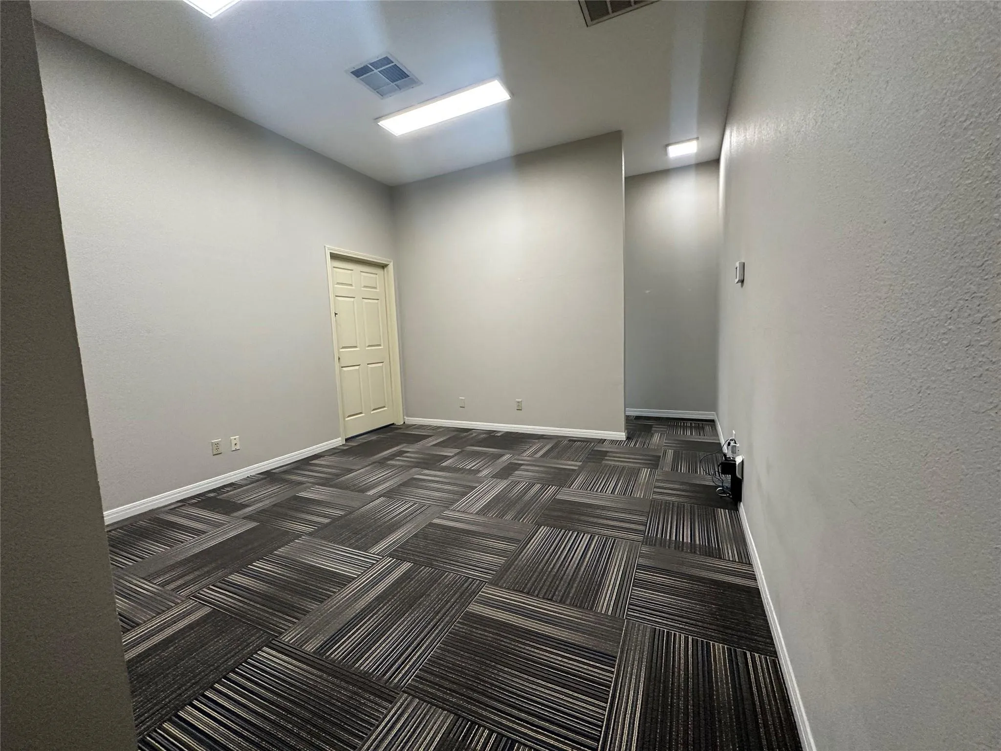 Photo 3 of 1823 FORTVIEW RD #203