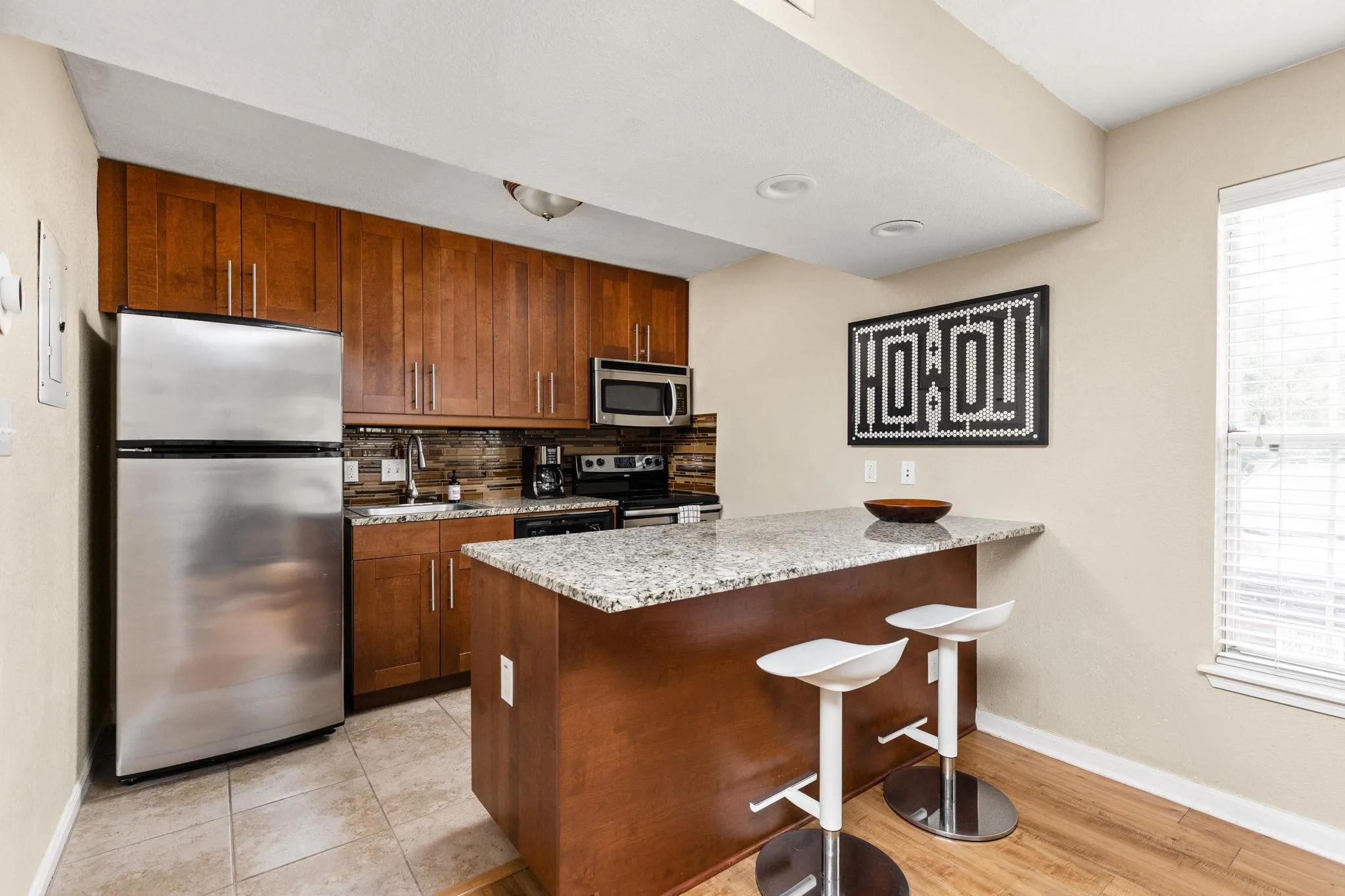 Photo 4 of 7685 NORTHCROSS DR #1006