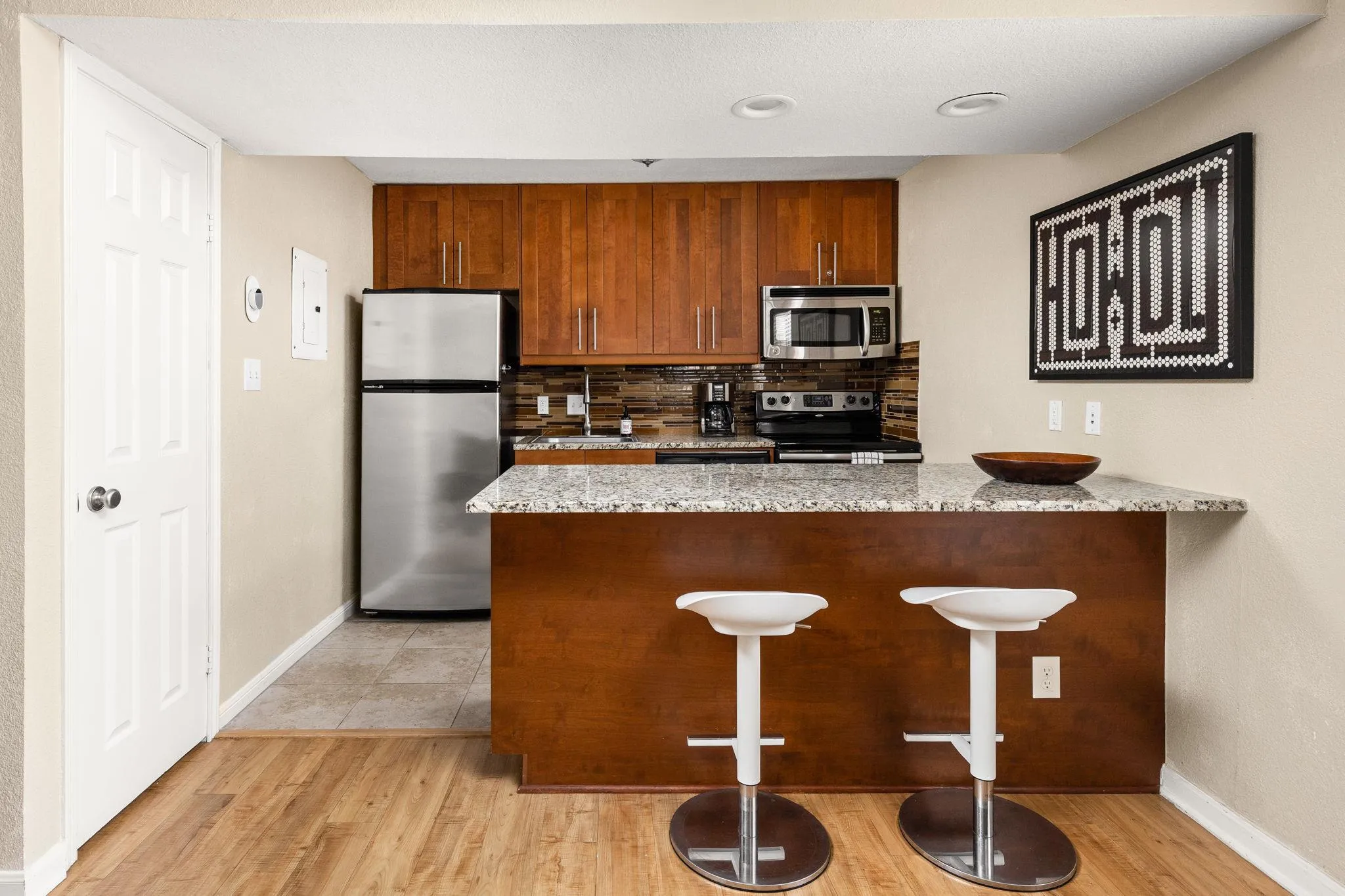 Photo 5 of 7685 NORTHCROSS DR #1006