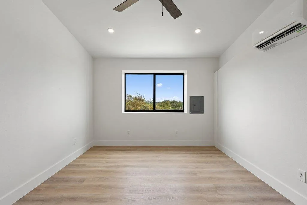 Photo 4 of 451 FARRELL RD #301A