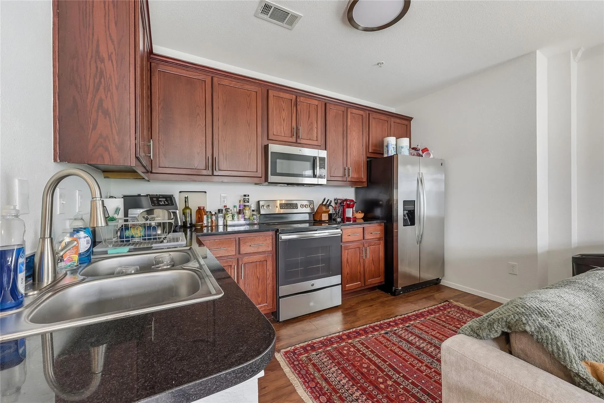 Photo 3 of 910 W 25TH ST #507