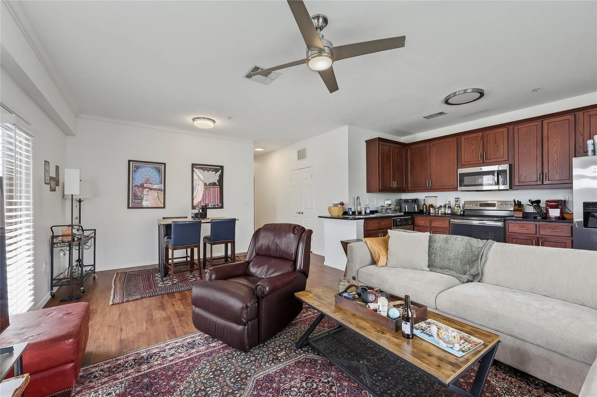 Photo 2 of 910 W 25TH ST #507