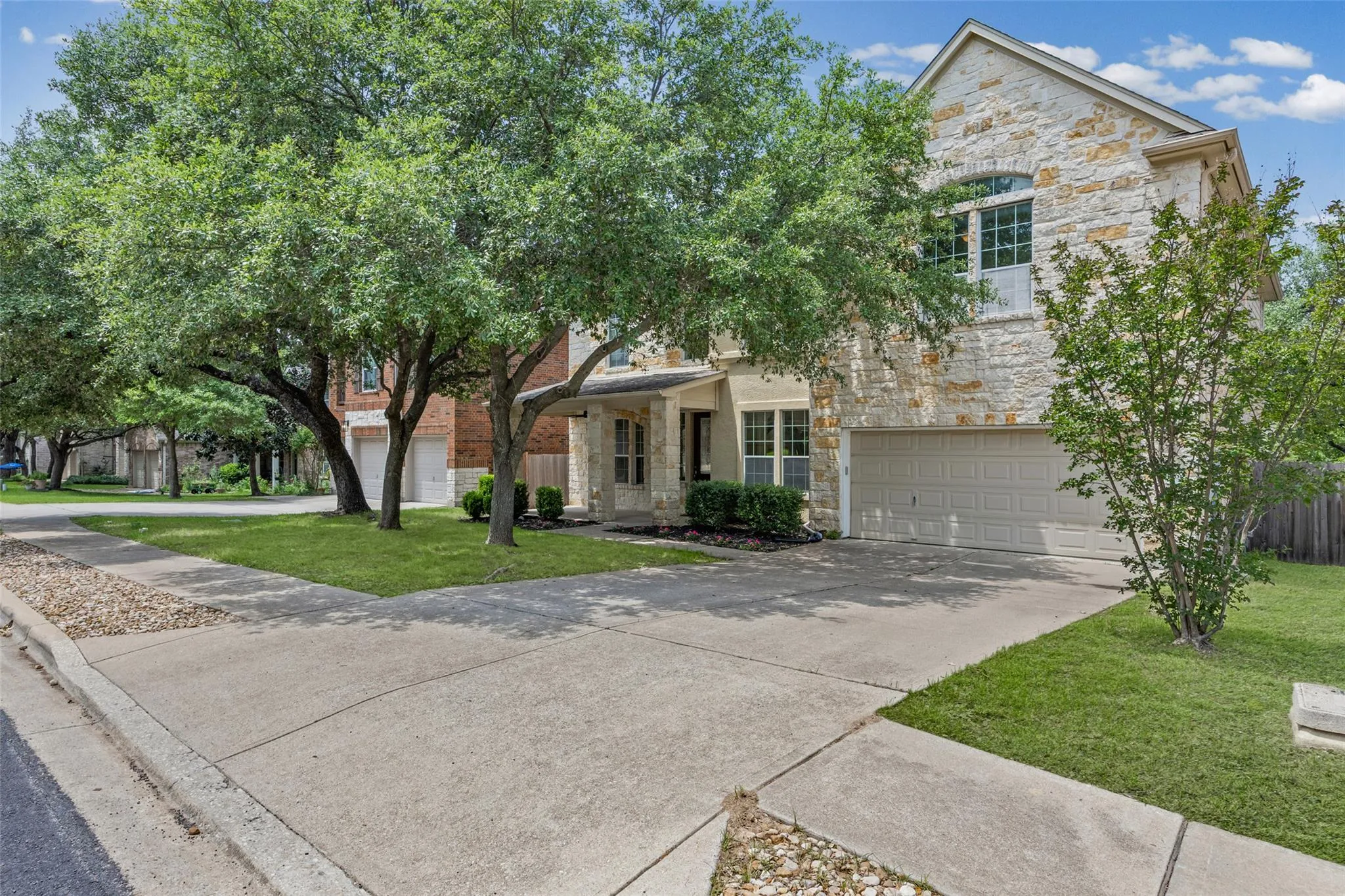Photo 3 of 15616 PRESTANCIA DR