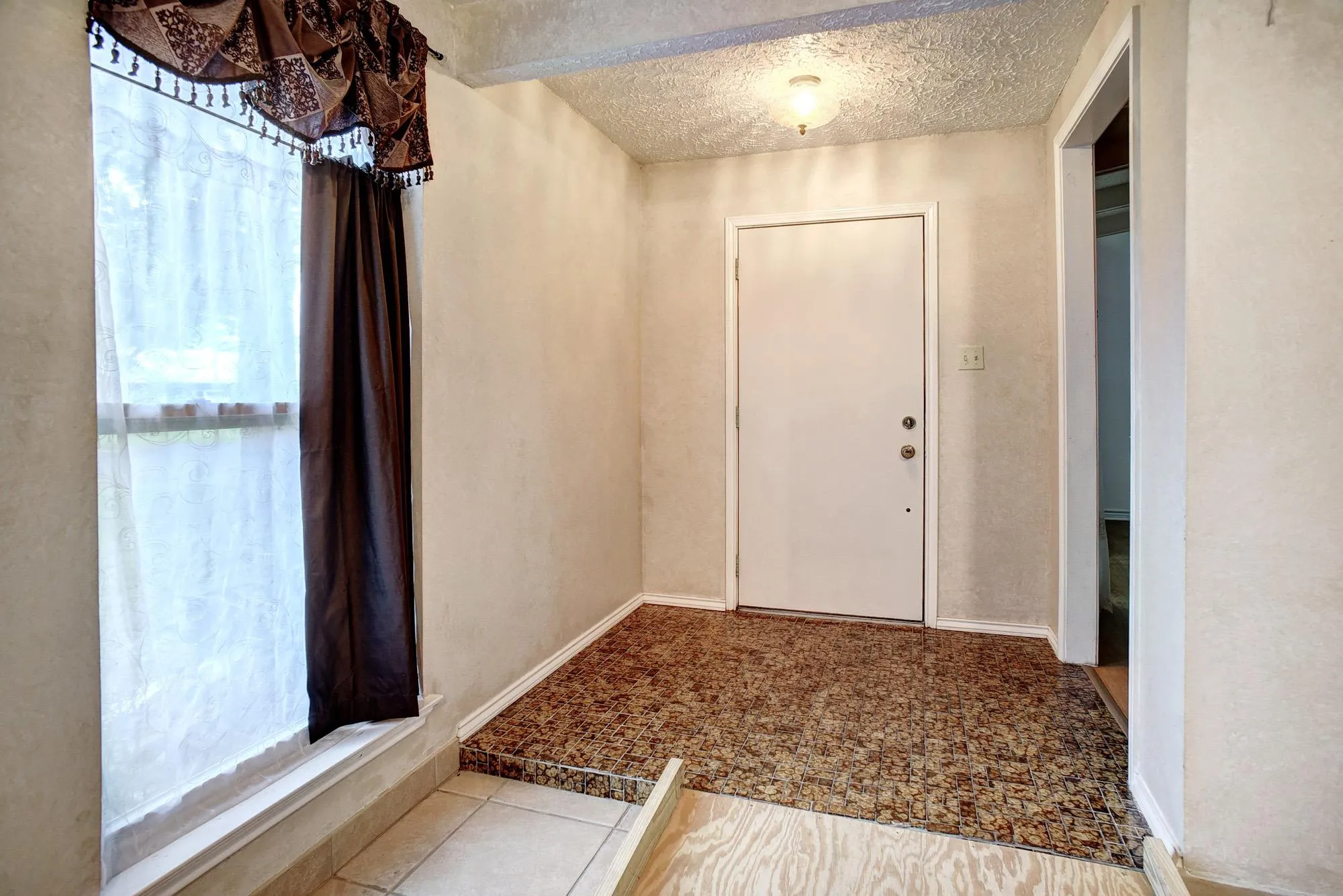 Photo 5 of 204 MAYNARD ST