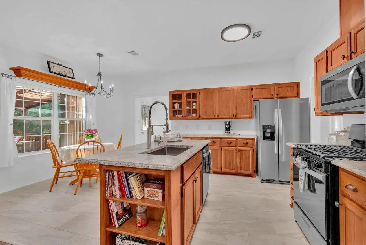 Photo 5 of 206 S COWAL DR