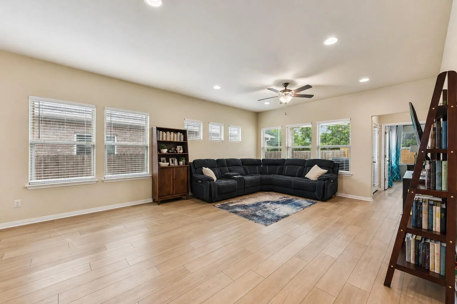 Photo 5 of 6403 PRINCIPALE DR