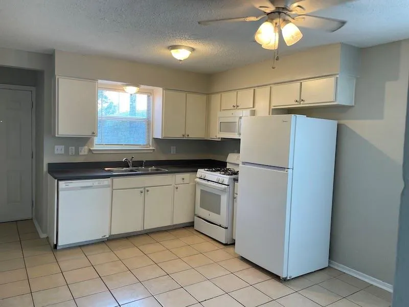 Photo 3 of 8401 COLONY LOOP DR #D