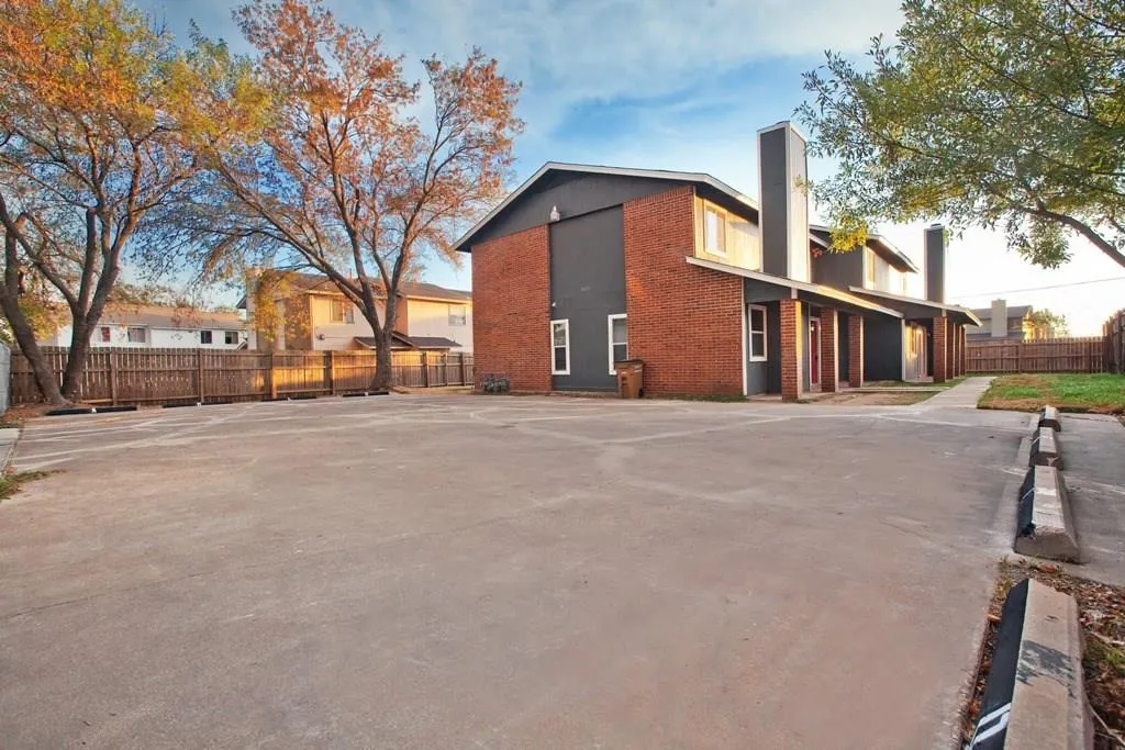 Photo of 8401 COLONY LOOP DR #D, Austin, 78724