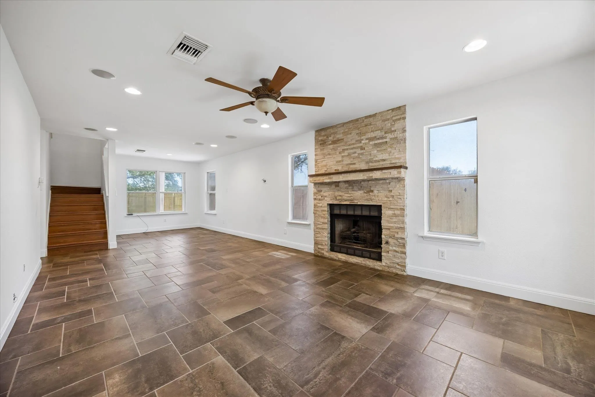 Photo 3 of 8509 COPANO DR