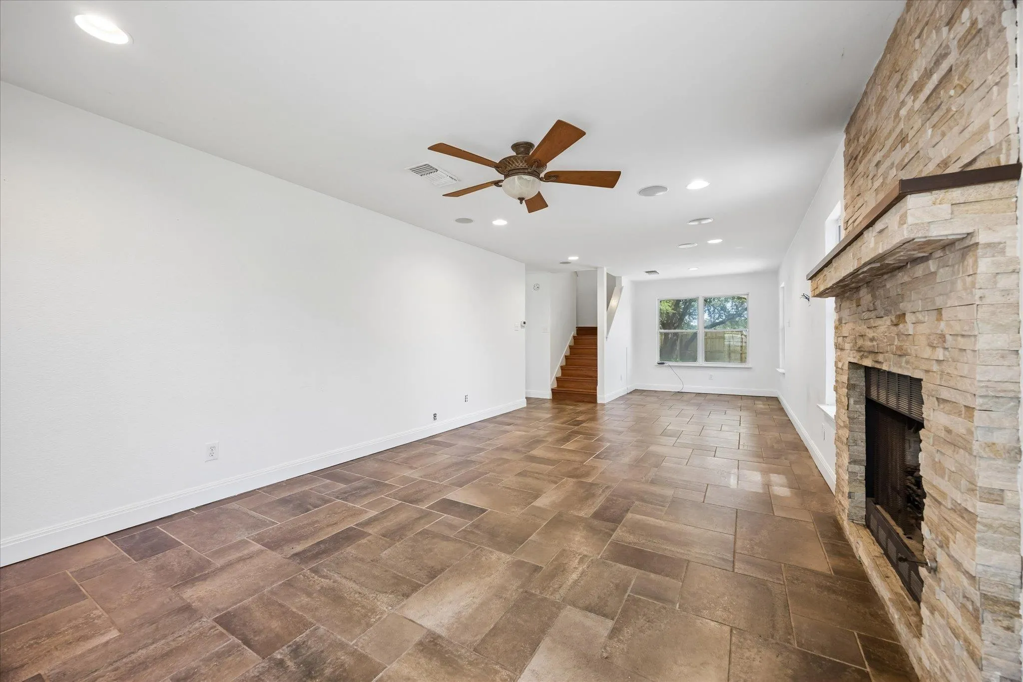 Photo 4 of 8509 COPANO DR