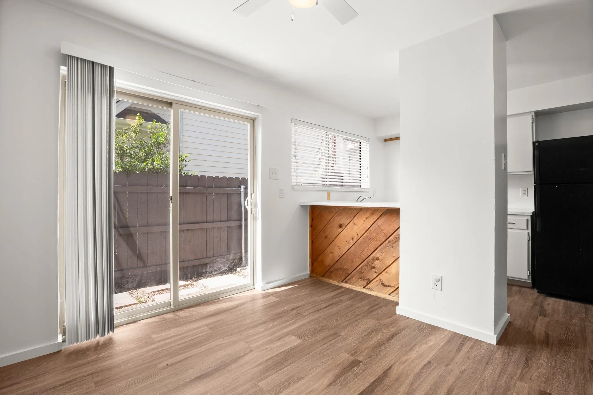 Photo 3 of 4205 SPEEDWAY AVE #108