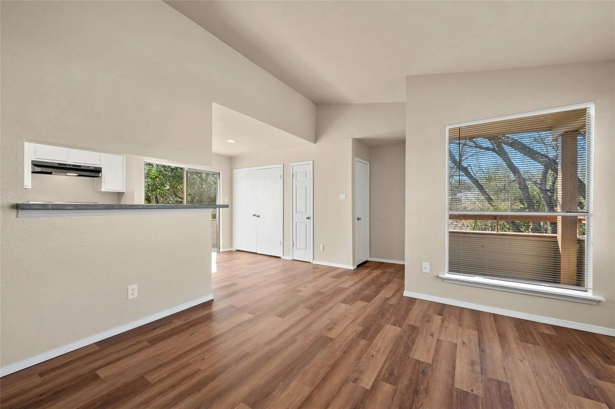 Photo 4 of 7111 E HIGHWAY 290 NONE E