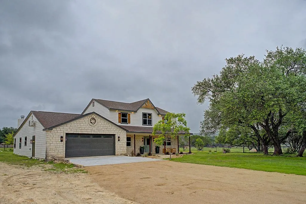Photo 2 of 200 E MEADOW LN
