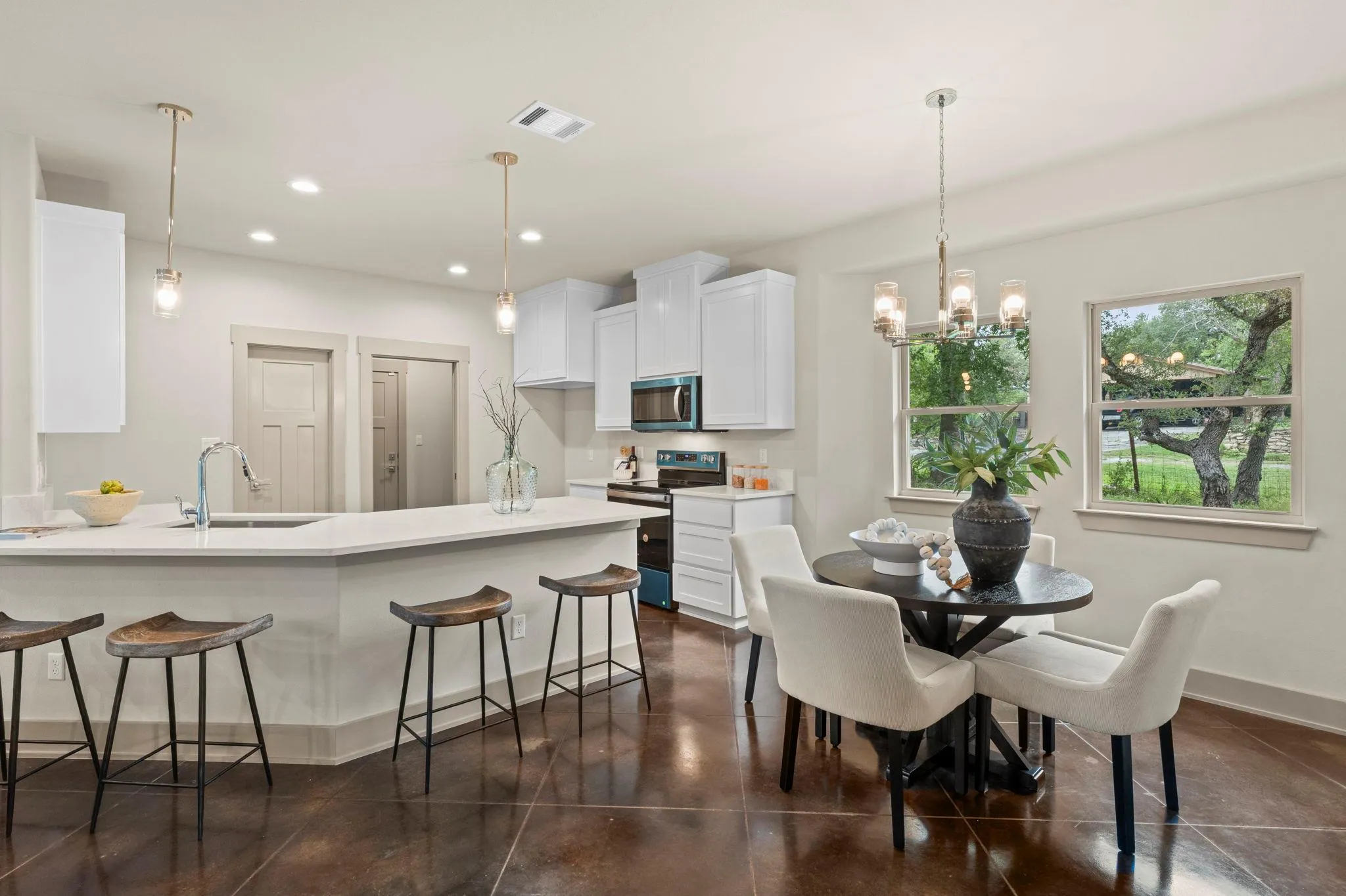 Photo 4 of 112 TWIN CREEK CIR