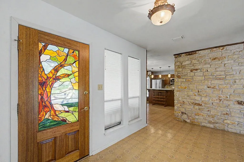 Photo 5 of 25 SHADY GROVE LN