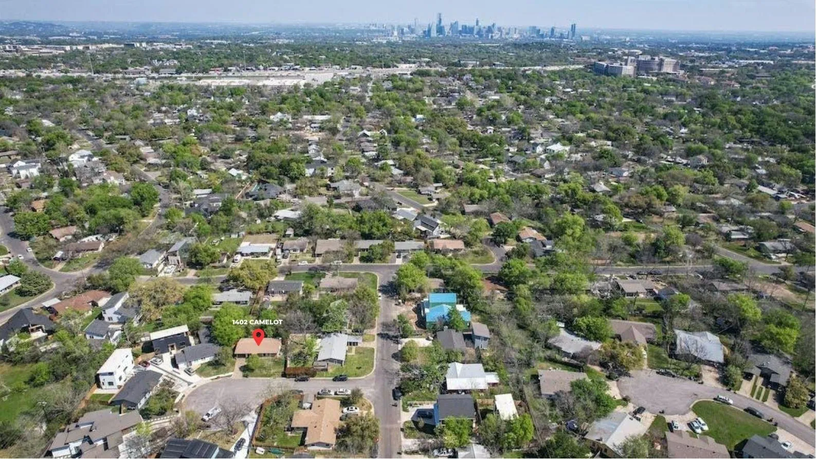 Photo 3 of 1402 CAMELOT CIR