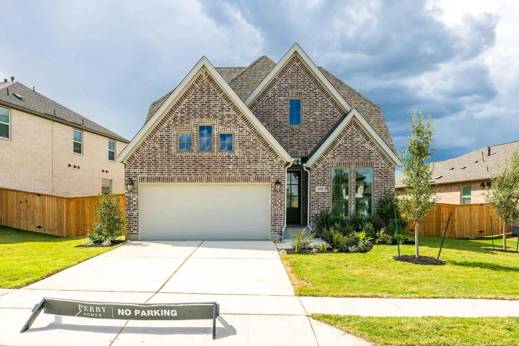 Photo 2 of 209 AMBER OAK LN