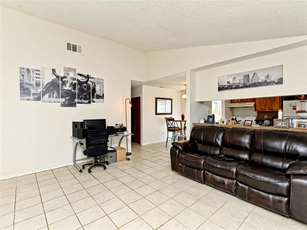 Photo 5 of 12002 ARROWWOOD DR