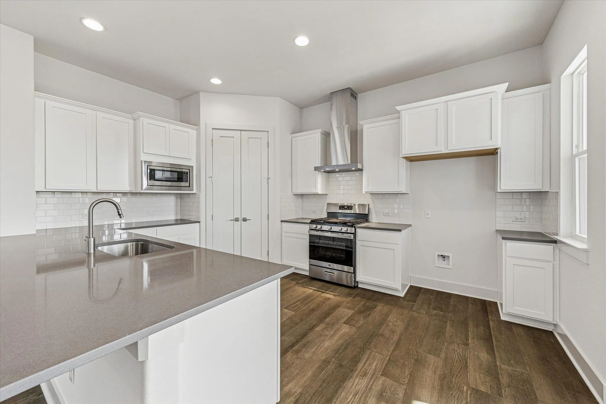 Photo 4 of 1531 N RED BUD LN #24
