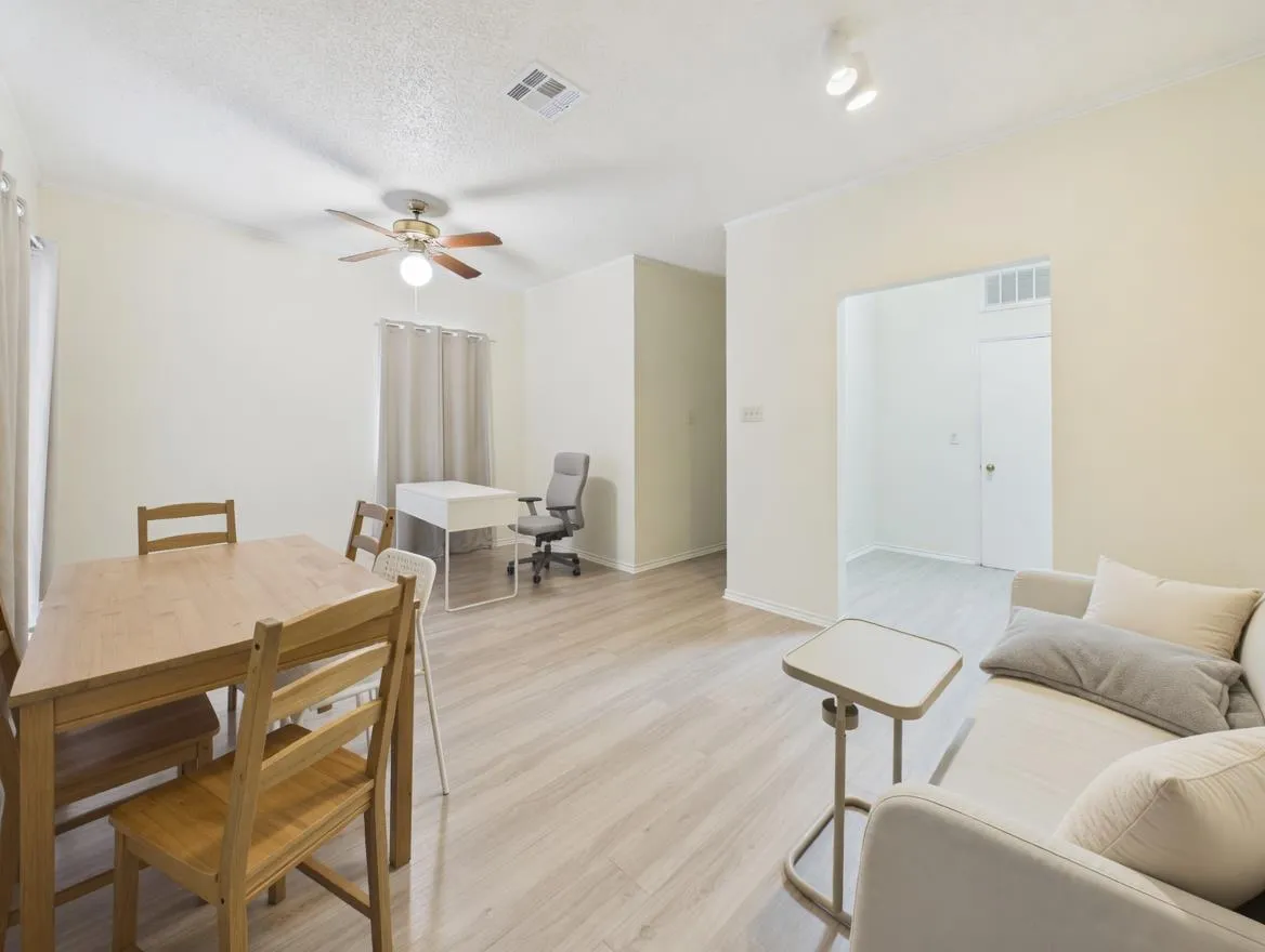 Photo 2 of 2804 RIO GRANDE ST #201