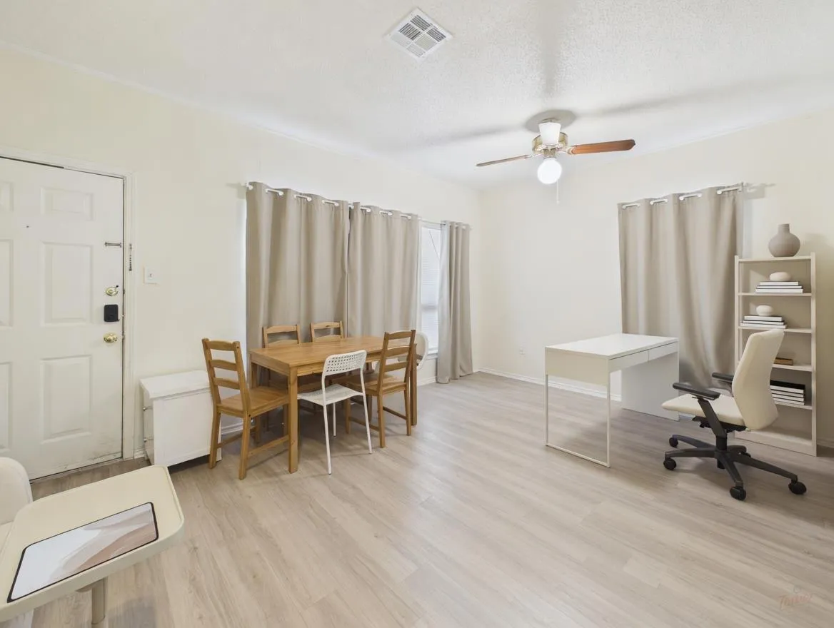 Photo 3 of 2804 RIO GRANDE ST #201