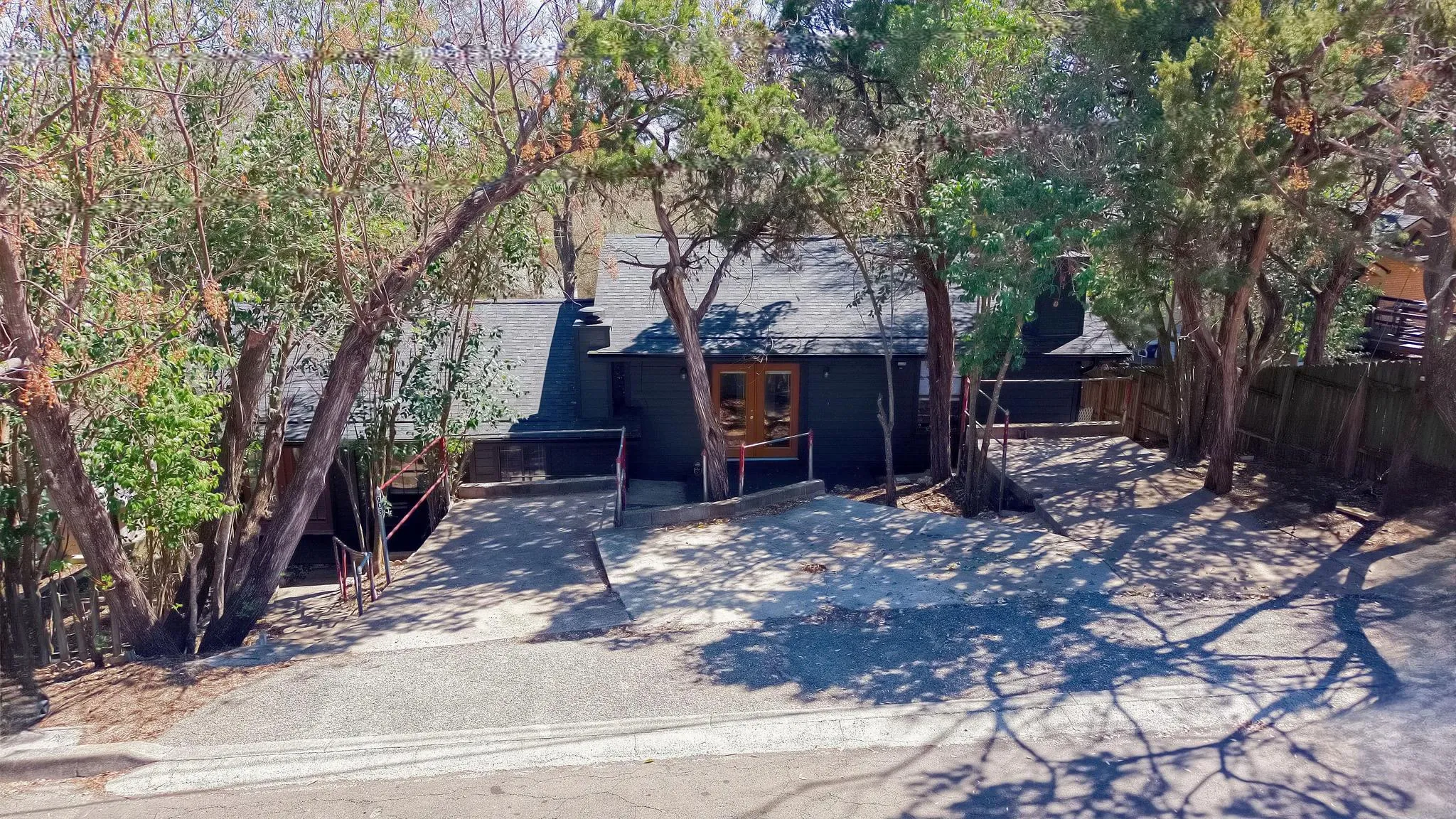 Photo 2 of 903-905 HILLYER ST