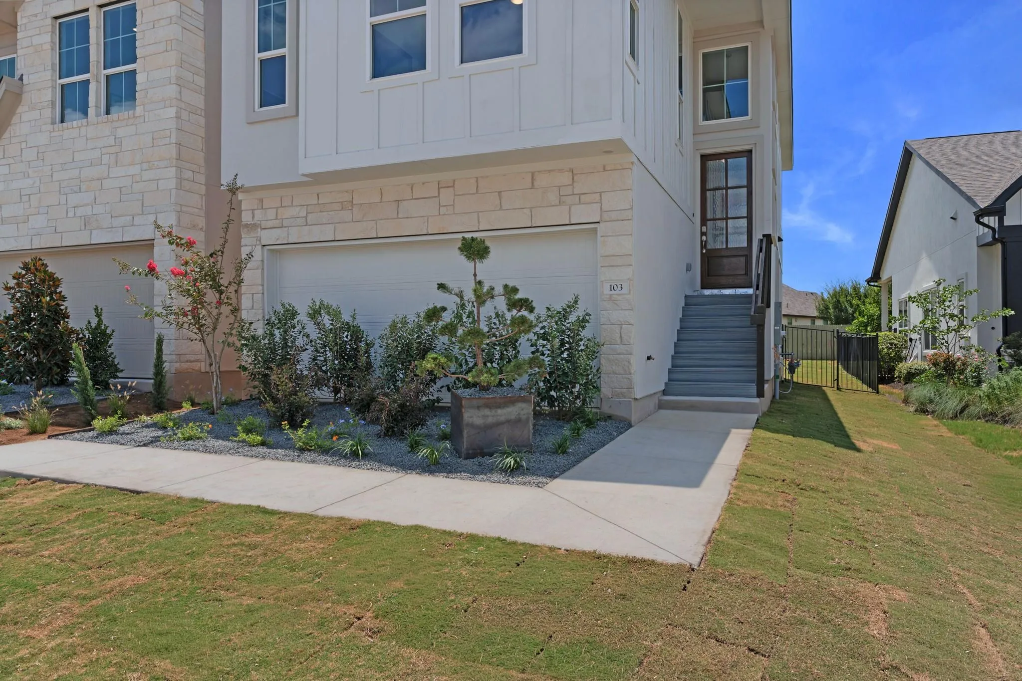 Photo 2 of 207 FLORA SPRINGS CV