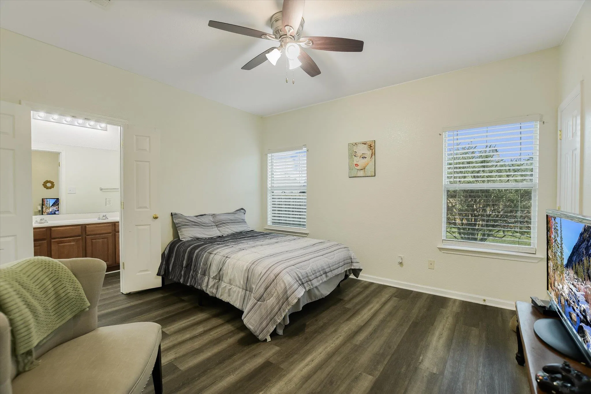 Photo 5 of 129 ALMQUIST ST