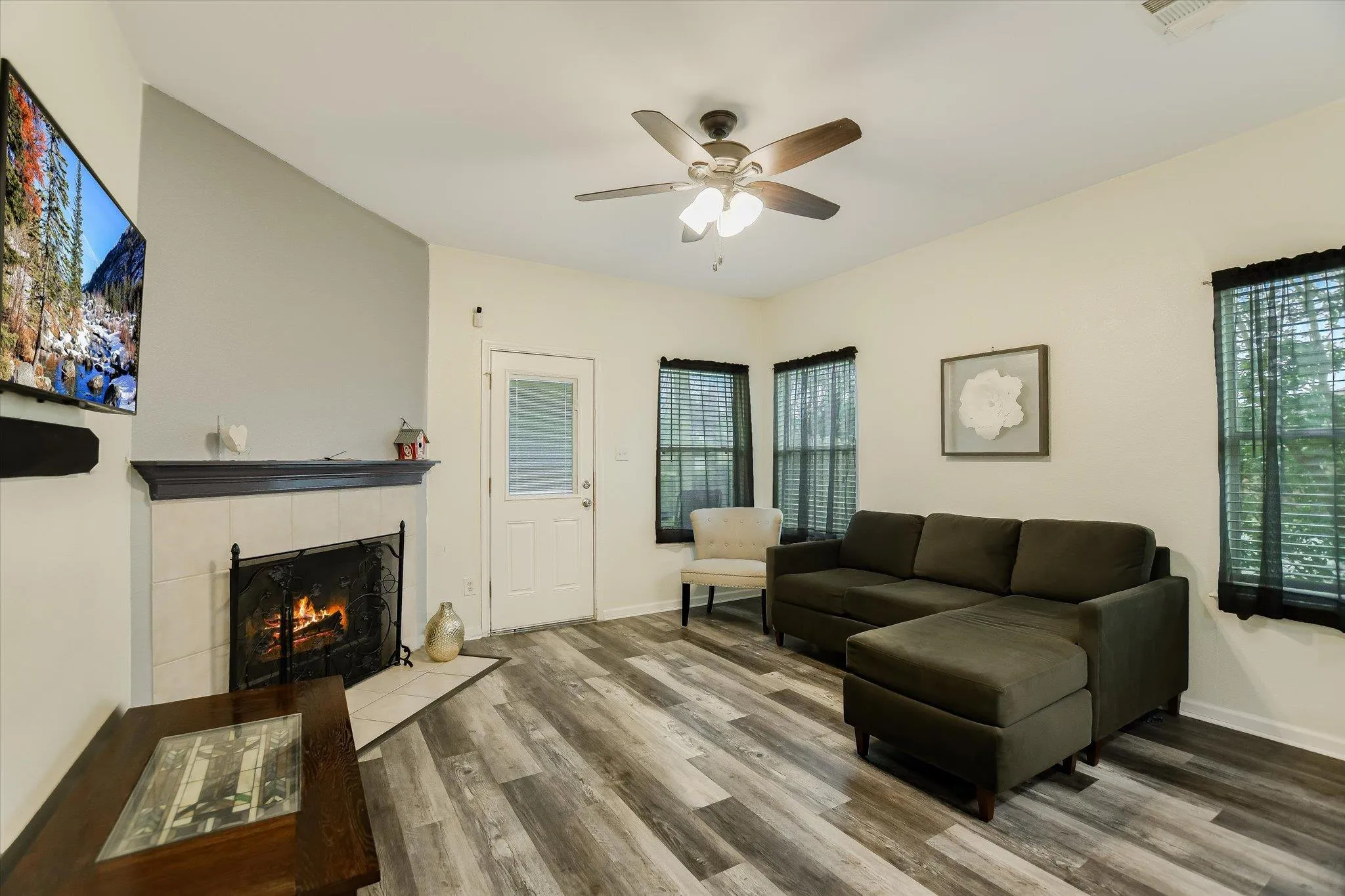 Photo 3 of 129 ALMQUIST ST