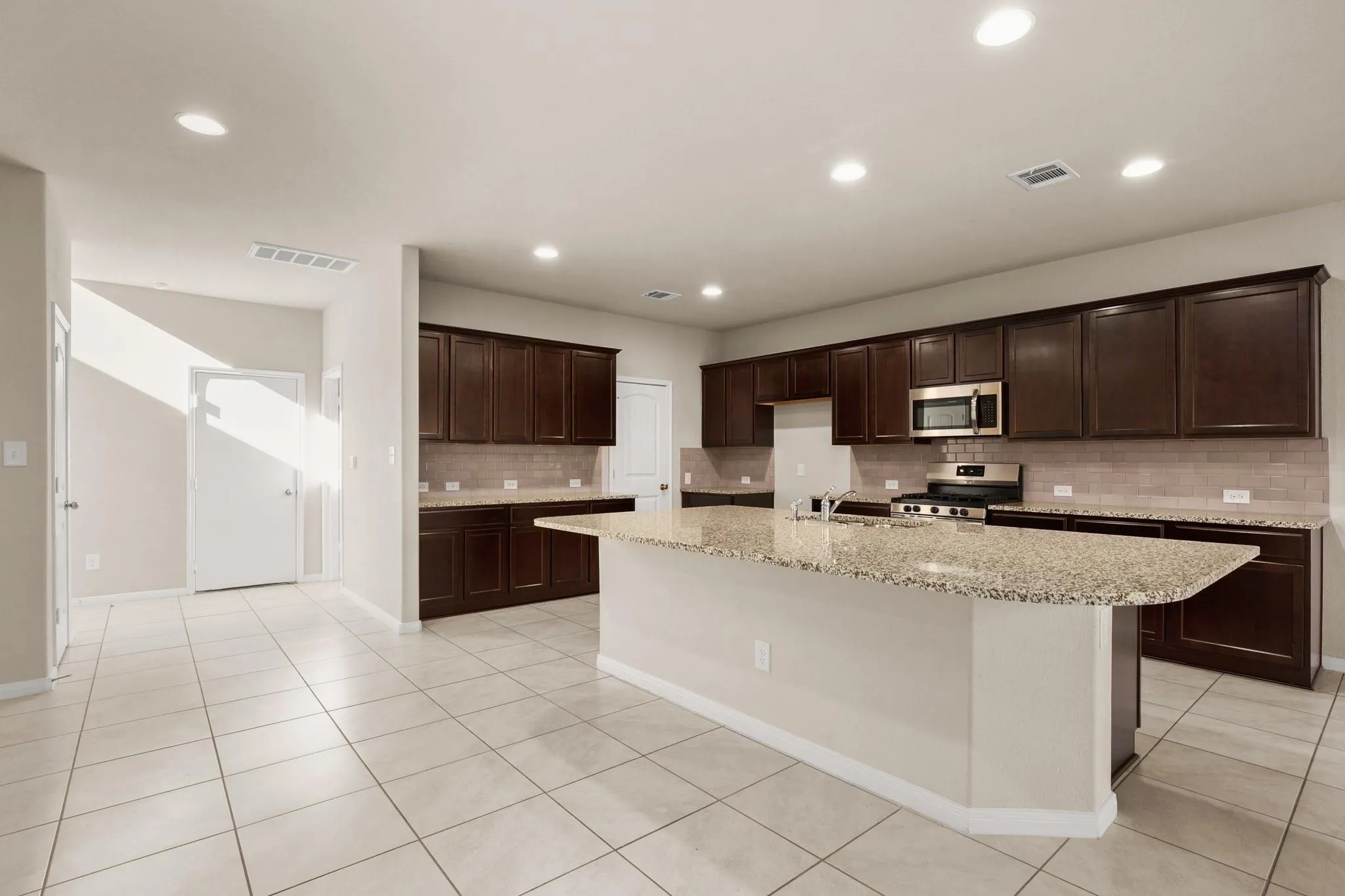 Photo 4 of 1120 LA CONTERRA BLVD