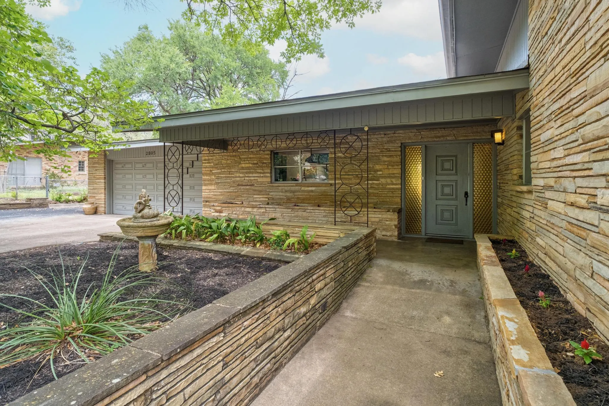 Photo 5 of 2805 HATLEY DR