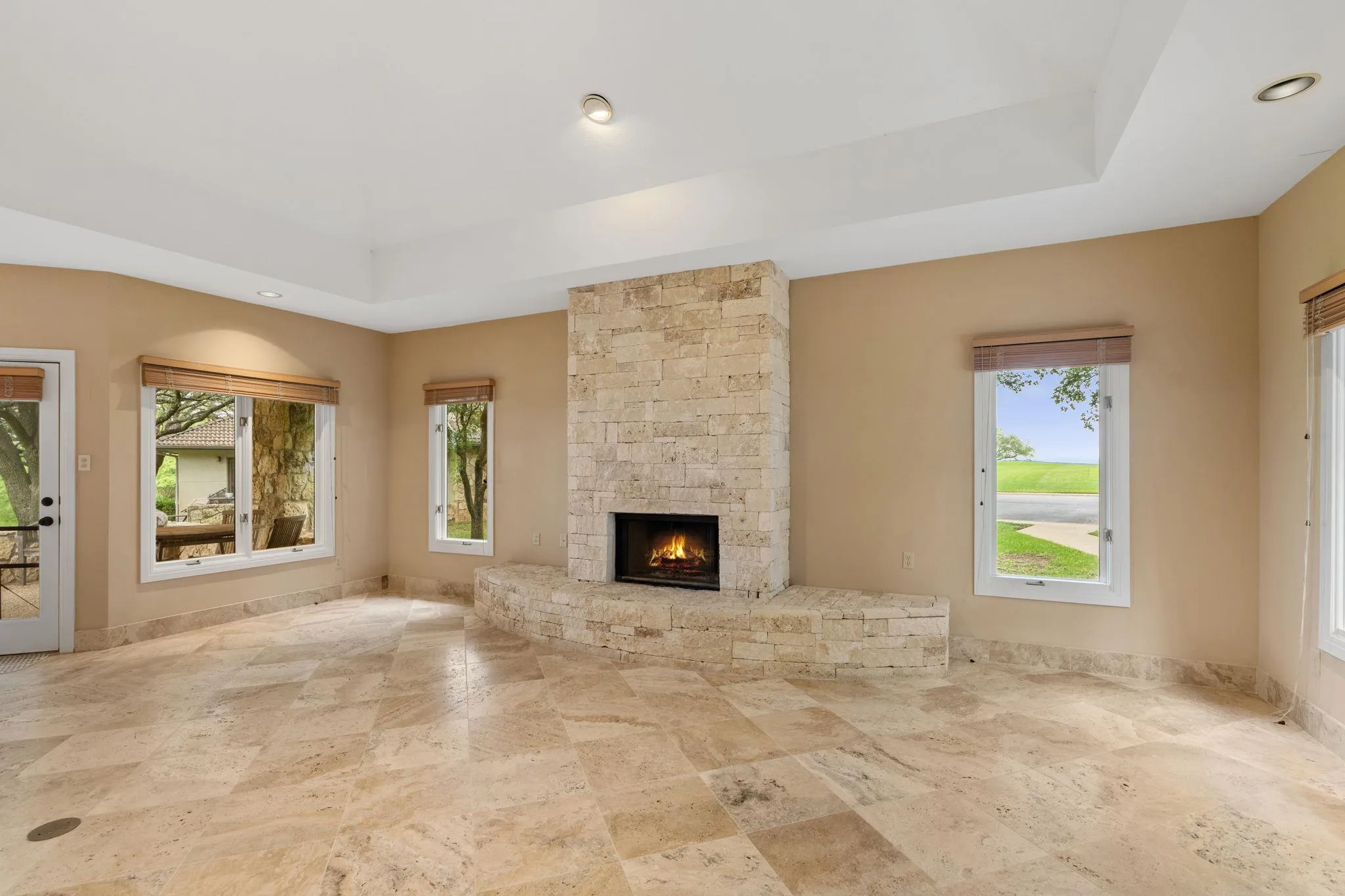 Photo 4 of 1927 CLUBHOUSE HILL DR #14