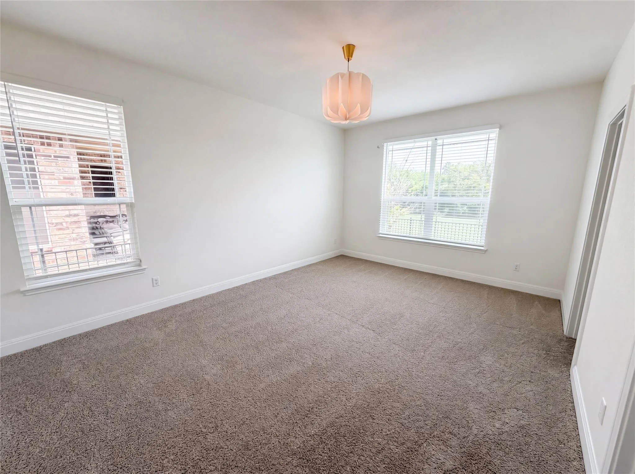 Photo 4 of 401 FORT WILLIAM ST #33