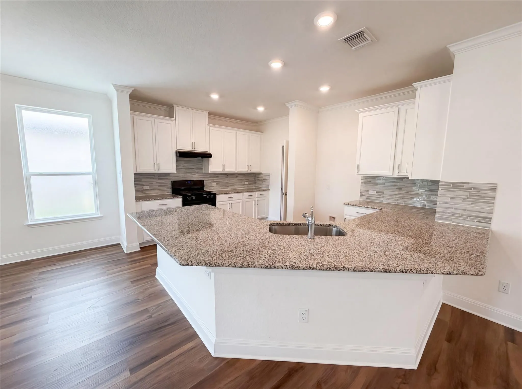 Photo 2 of 401 FORT WILLIAM ST #33