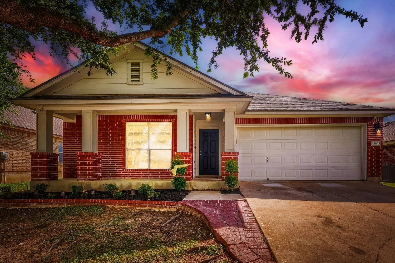 Photo 5 of 19009 LEIGH LN