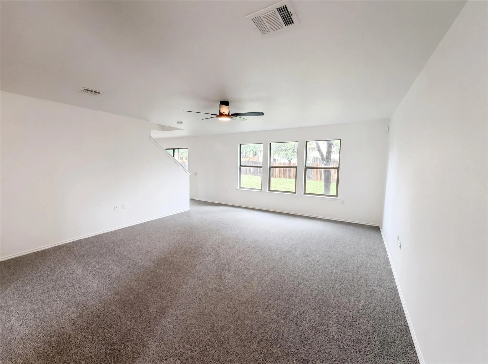 Photo 3 of 5406 S HEARSEY DR