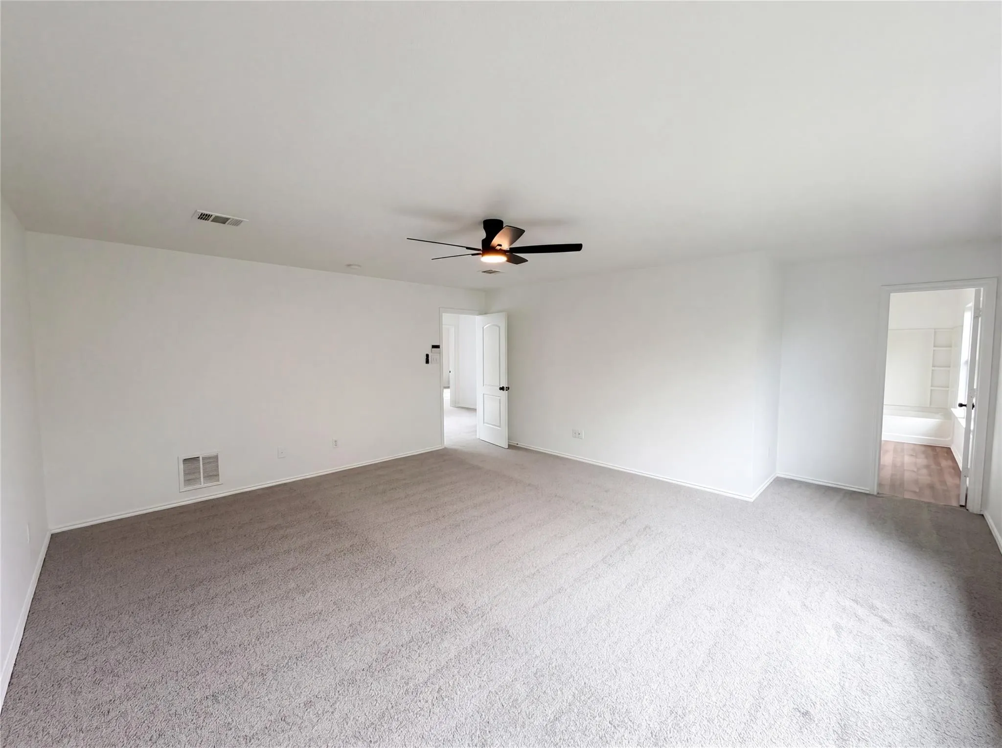 Photo 4 of 5406 S HEARSEY DR