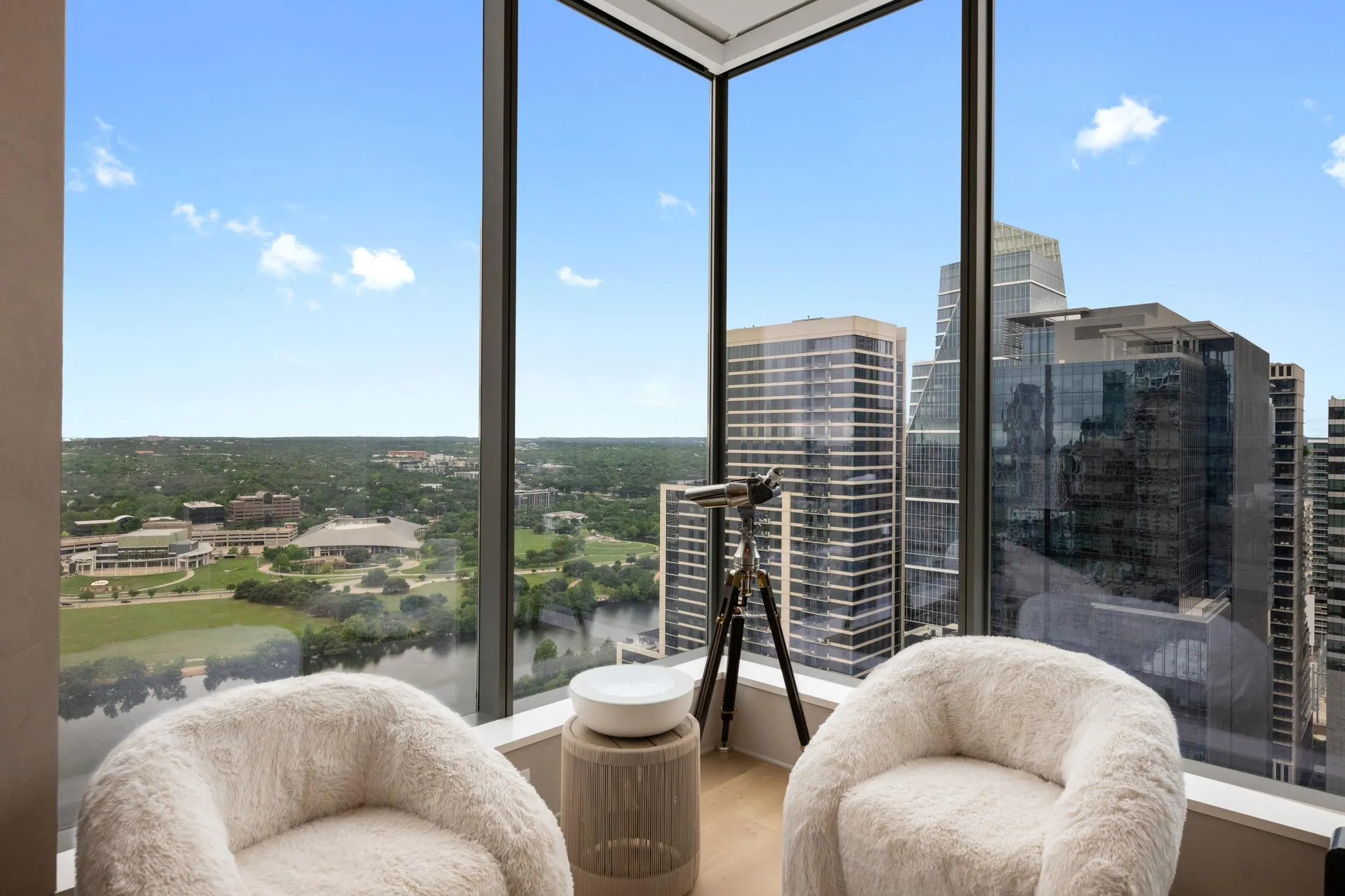 Photo 4 of 210 LAVACA ST #2706