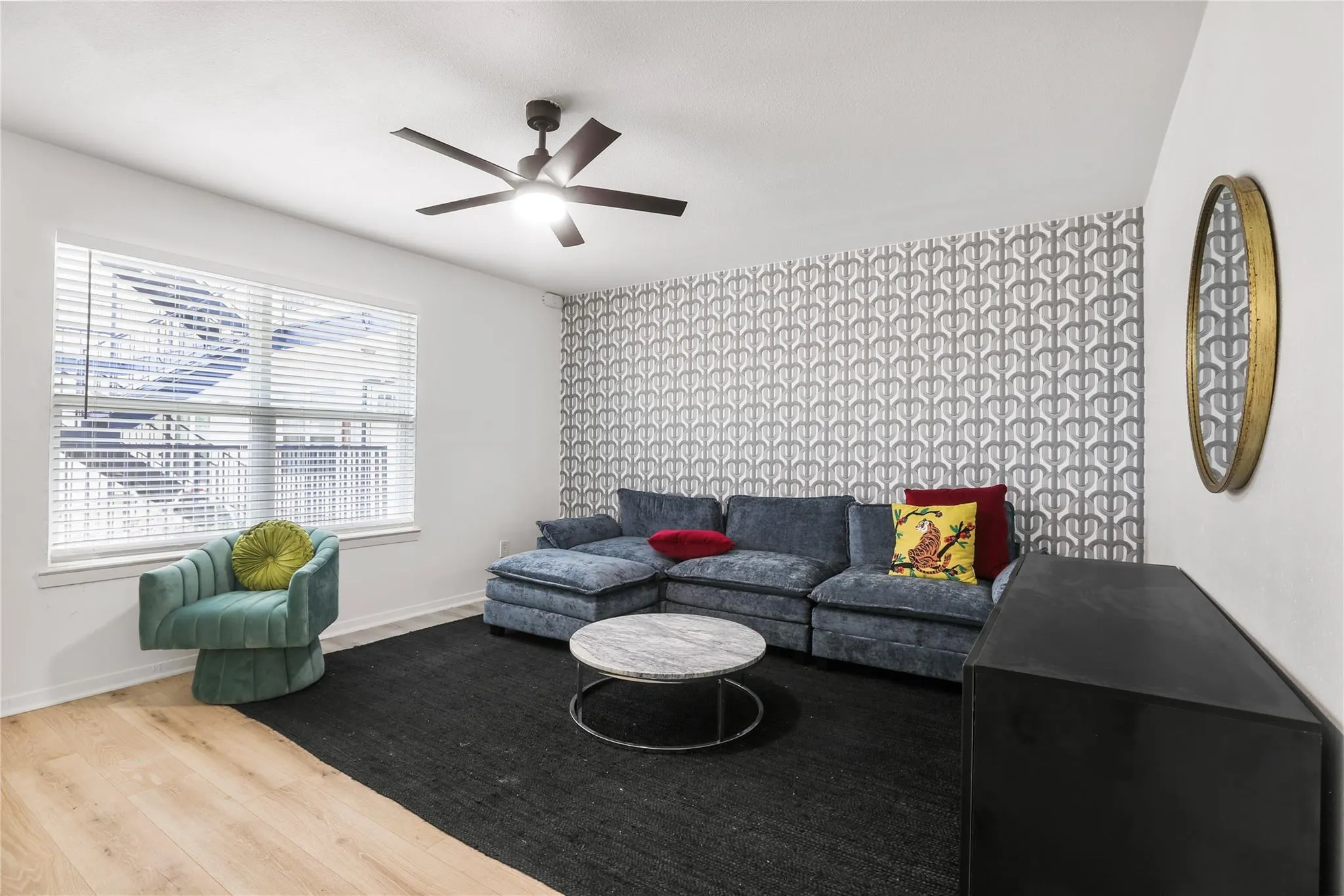 Photo 4 of 923 E 41ST ST #102