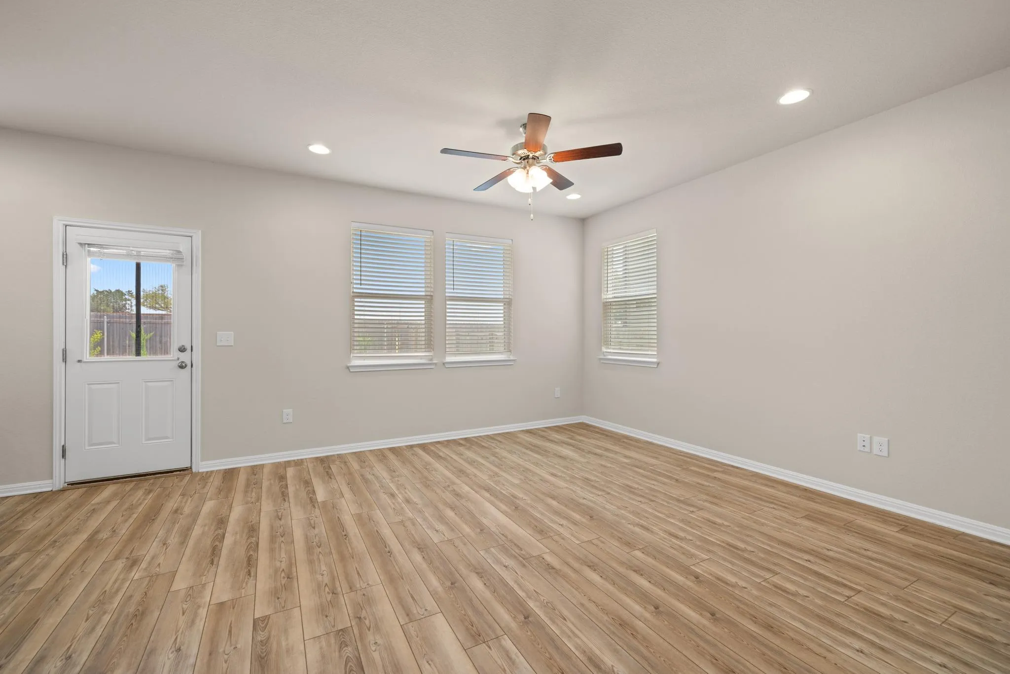 Photo 5 of 416 STAUNTON DR