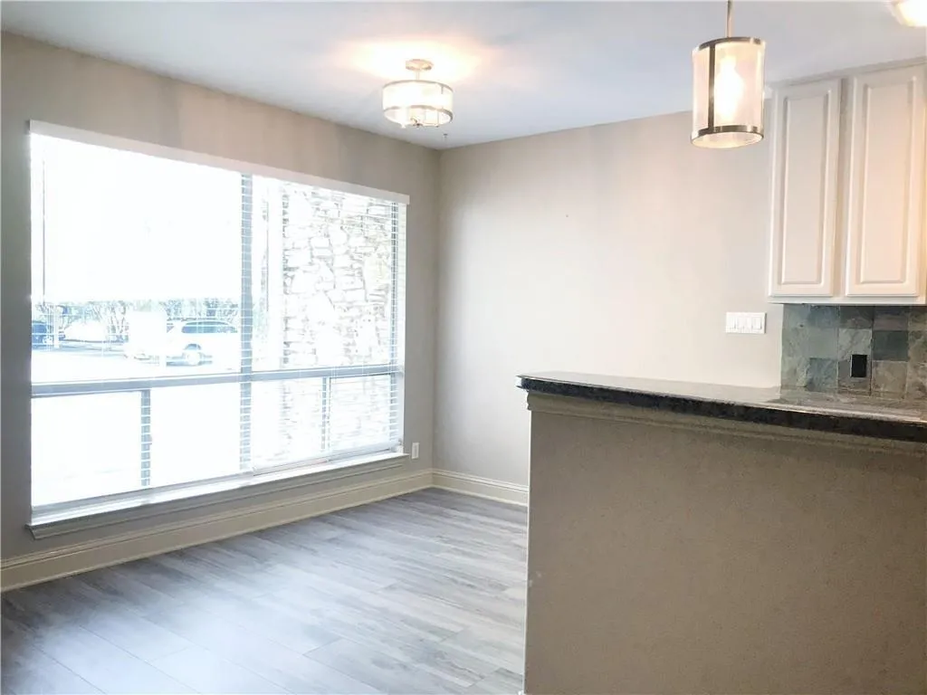 Photo 4 of 500 E RIVERSIDE DR #154