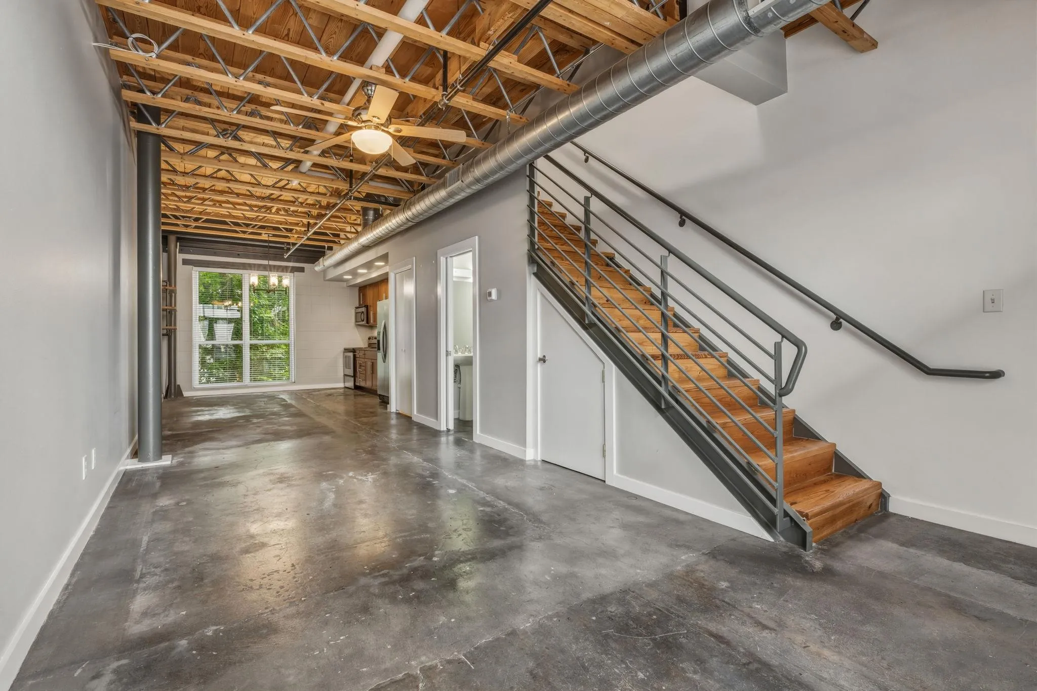 Photo 5 of 1305 E 6TH ST #13