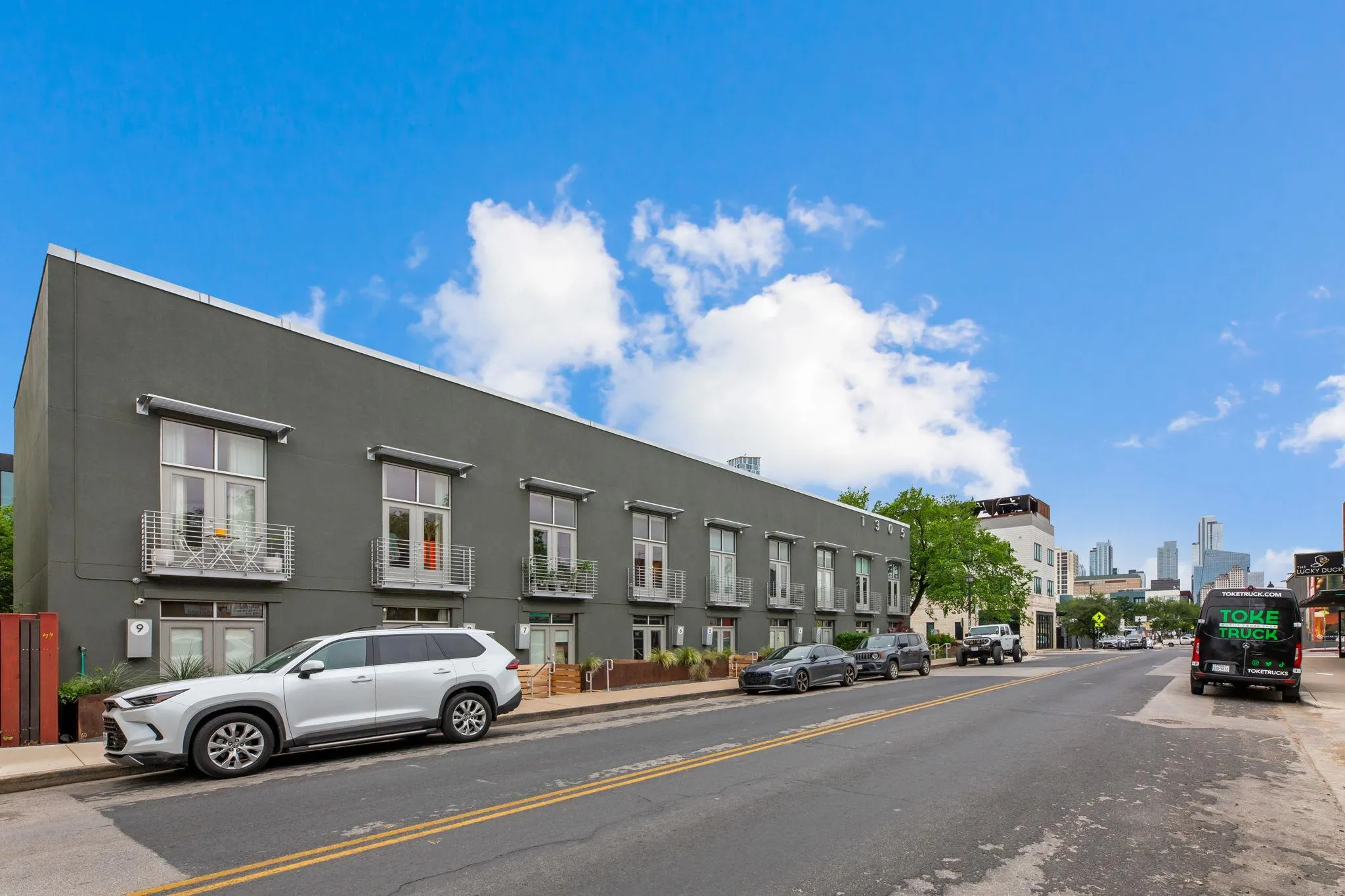 Photo 3 of 1305 E 6TH ST #13