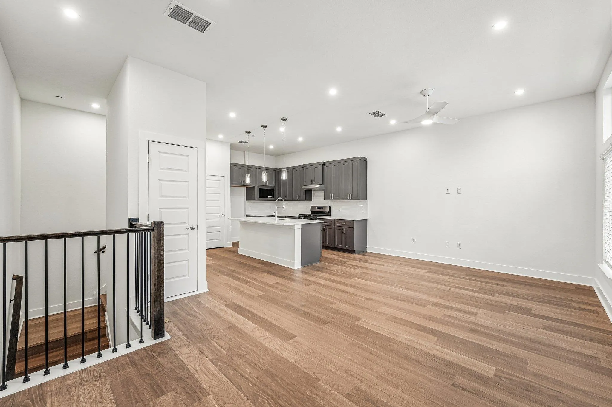 Photo 4 of 200 W 56TH ST #2103
