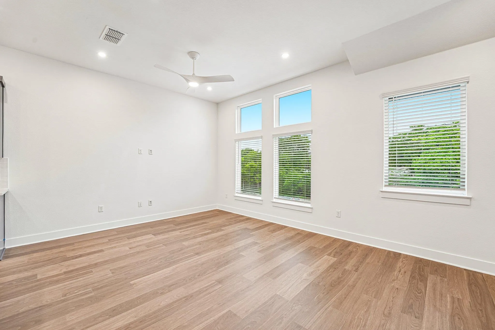 Photo 2 of 200 W 56TH ST #2103